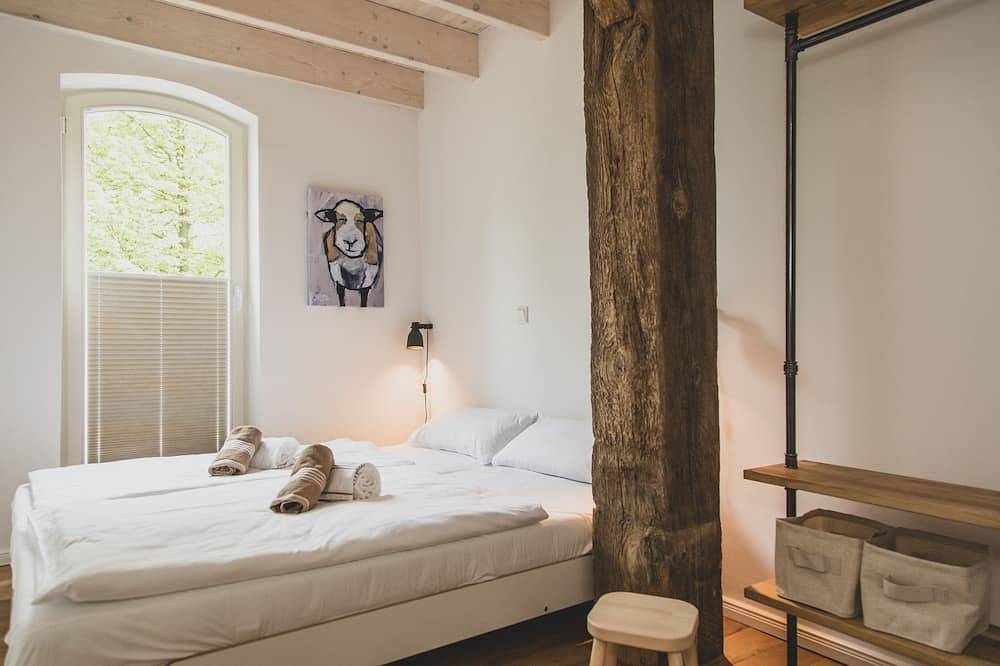 Entire apartment, \"Relaxing vacation at the historic Gulfhof Boomgaarden on the North Sea!\" in Upleward, Krummhörn