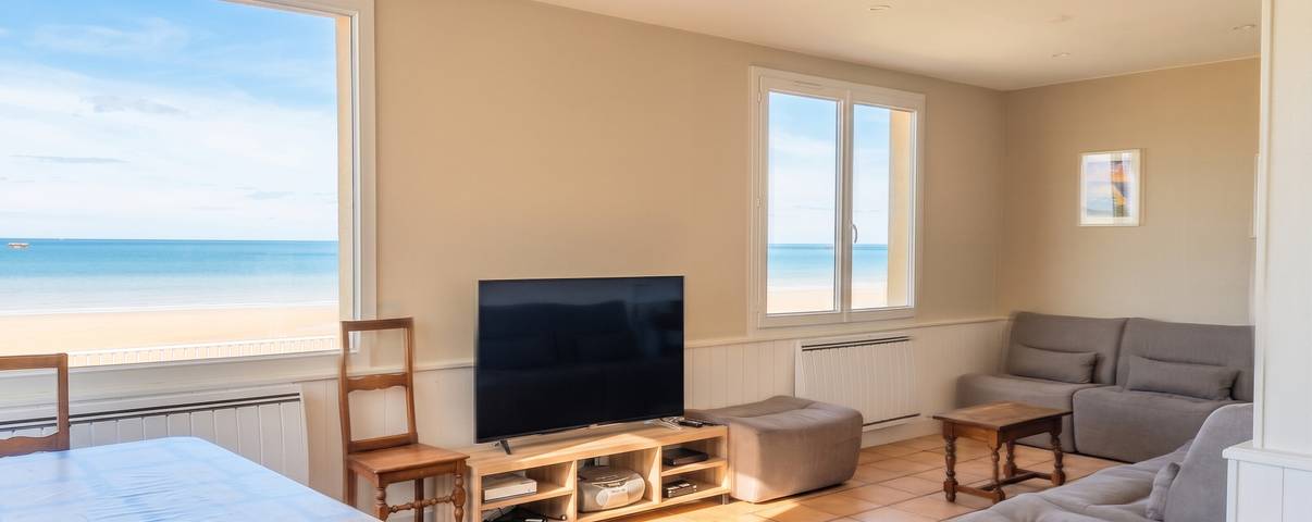 Geräumiges Haus mit Meerblick in Arromanches-les-Bains in Arromanches-les-Bains, Bayeux und Umgebung