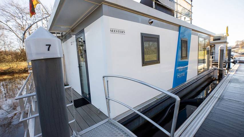 Ferienhaus für 4 Personen, mit Sauna und Seeblick sowie Terrasse und Pool, mit Haustier in Bad Bederkesa