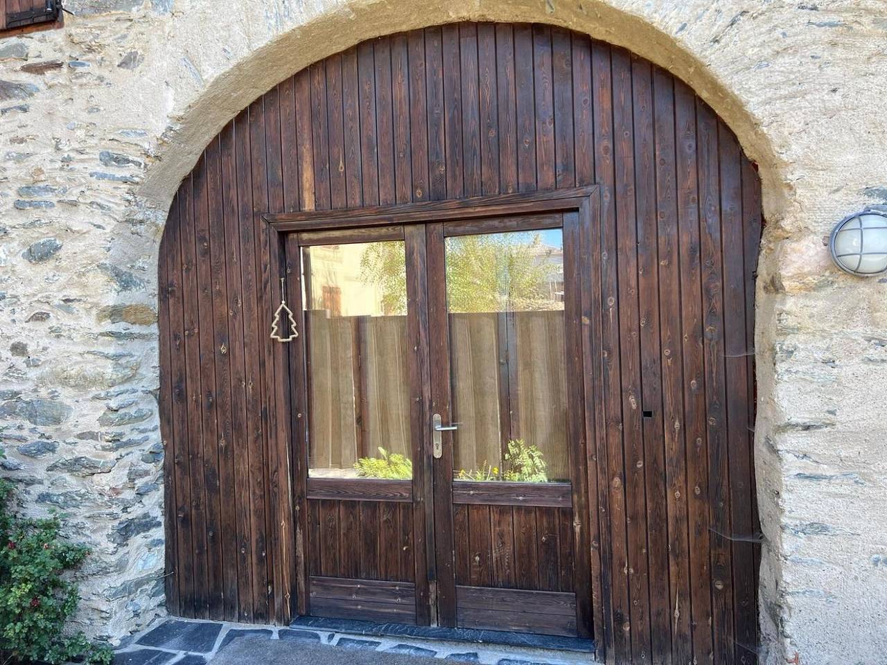 House 3 Bed S. Xviii Farmhouse, Fireplace, Garden & Bbq in Palau-de-Cerdagne, Prades region