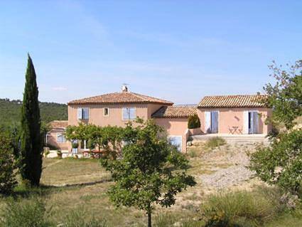 Chambre d’hôte pour 4 personnes, avec Jacuzzi et Terrasse ainsi que Jardin et Piscine à Rognes