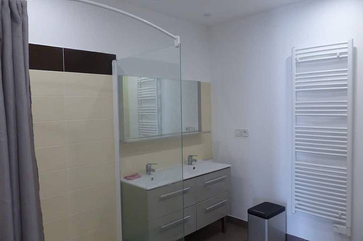 Appartement entier, Grand T2 climatisé, parking privé proche centre et plage in Côte Vermeille, Banyuls-sur-Mer