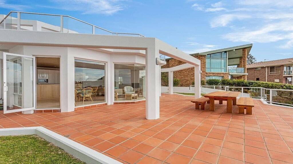Sun, Sand, Beachside house with magical views. in Forster, New South Wales