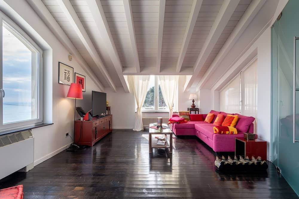 Apartamento entero, Bonito apartamento para 6 personas con Wifi, piscina, Tv, patio y mascotas permitida in Albisola Capo, Albisola Superiore
