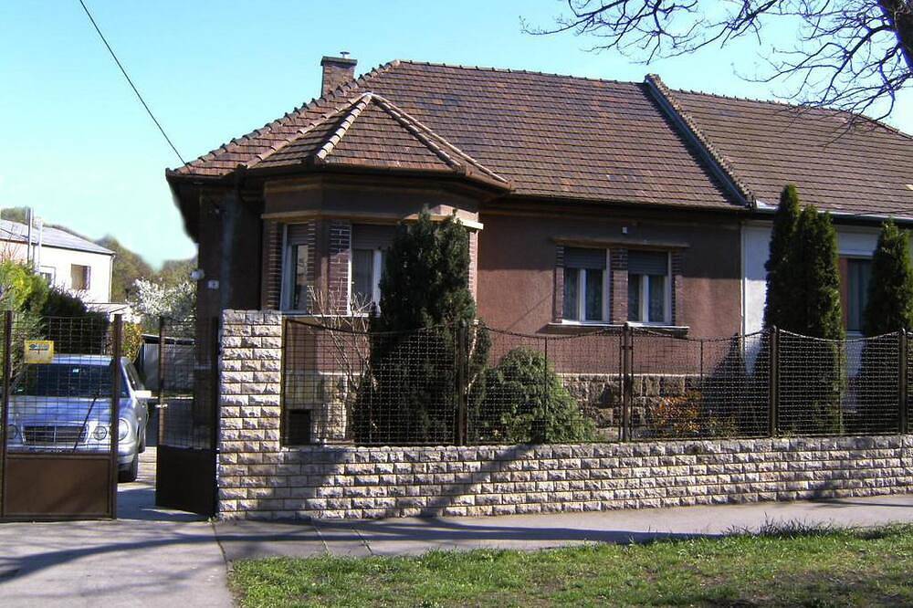 House with large garden 3 bedrooms on 140m² for families (dog-friendly) in Budapest, Central Ungarn
