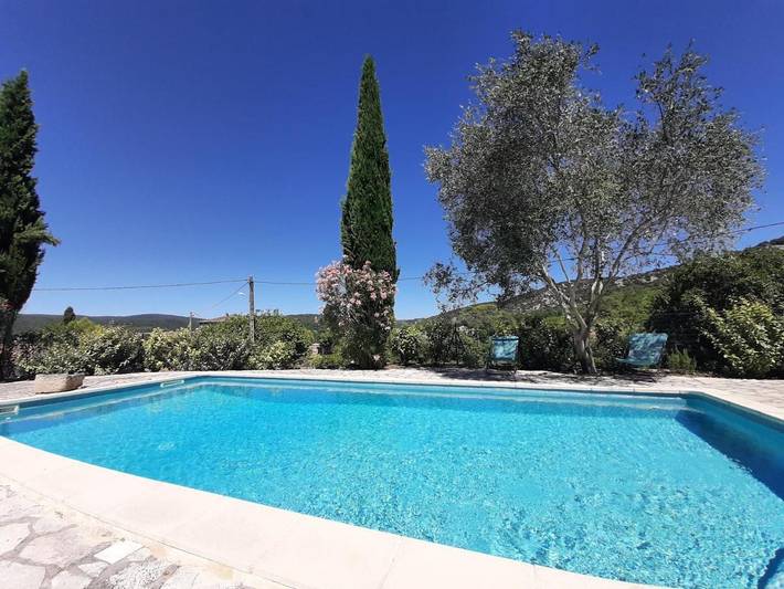 Location de vacances pour 8 personnes, avec vue ainsi que jardin et piscine à Saint-André-de-Roquepertuis - 2