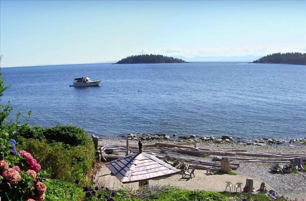 Sechelt Oceanfront Suiten in Sechelt, Sunshine Coast Regional District