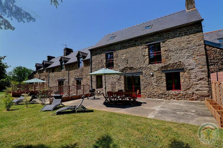Gîte pour 8 personnes, avec jardin à Miniac-Morvan