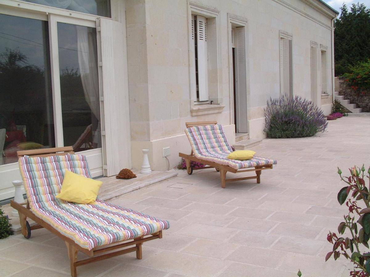 Two-Bedroom House (4 Adults) in La Chapelle-sur-Loire, Vallée de la Loire