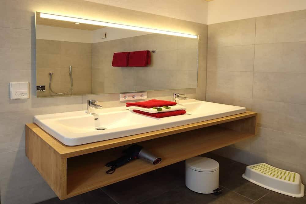 Ganze Wohnung, Appartment am Weiher, 90 qm, 2 Schlafzimmer in Haßmoning, Traunreut