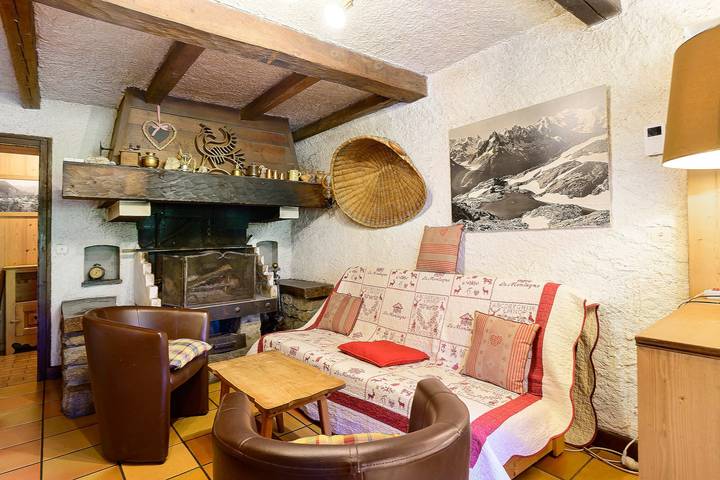 Chalet 'Le Planay' with Mountain View, Private Terrace and Wi-Fi in Notre-Dame-de-Bellecombe, Albertville region
