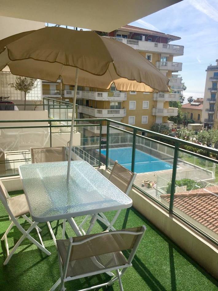 Gîte pour 4 personnes, avec vue ainsi que balcon et piscine dans Plage Magnan