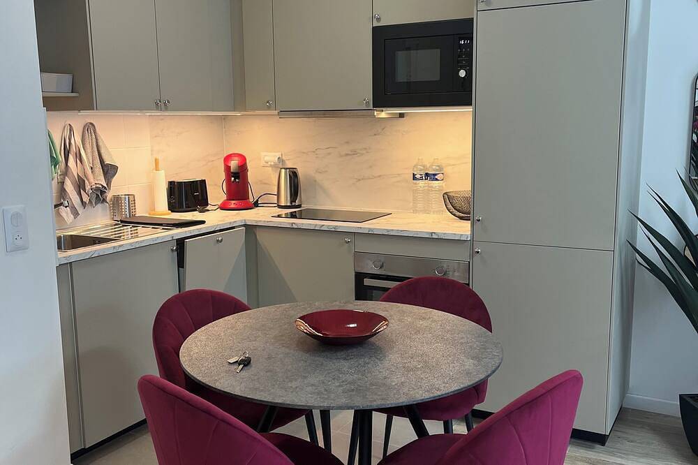 Entire apartment, Your cosy nest in Livry Gargan, about 25 minutes by public transport from Paris in Livry-Gargan, Seine-Saint-Denis
