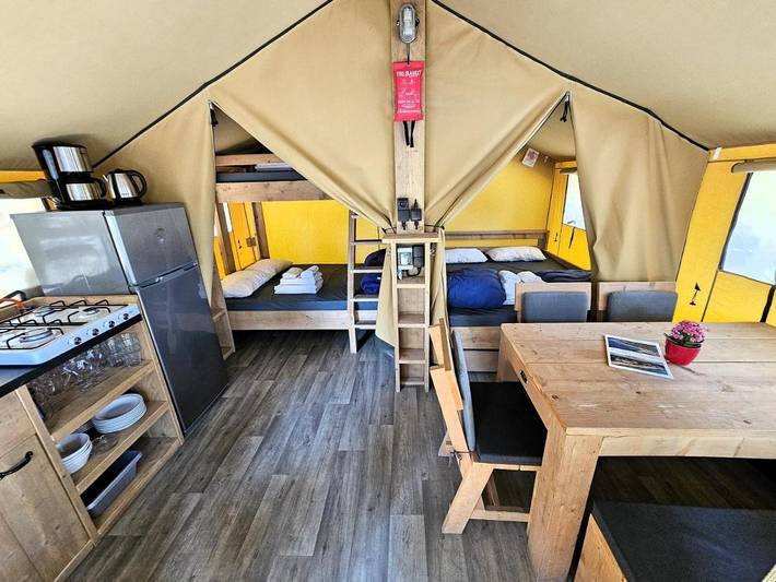 Zelt für 5 Personen, mit Pool und Kinderpool sowie Terrasse, mit Haustier in Dalmatien