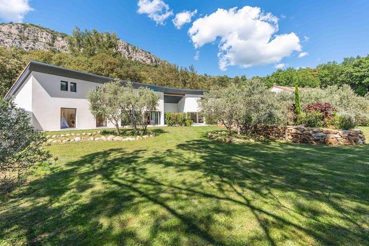 Chalet para 12 personas, con terraza y vistas además de piscina y jardín - 1