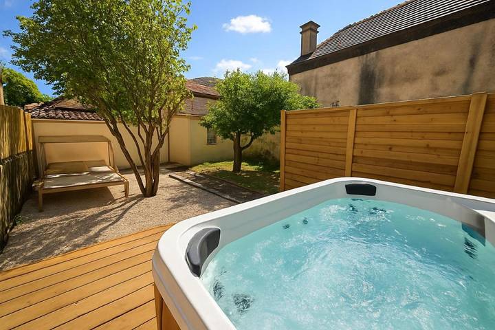 Ferienhaus für 3 Personen, mit Terrasse und Whirlpool sowie Garten