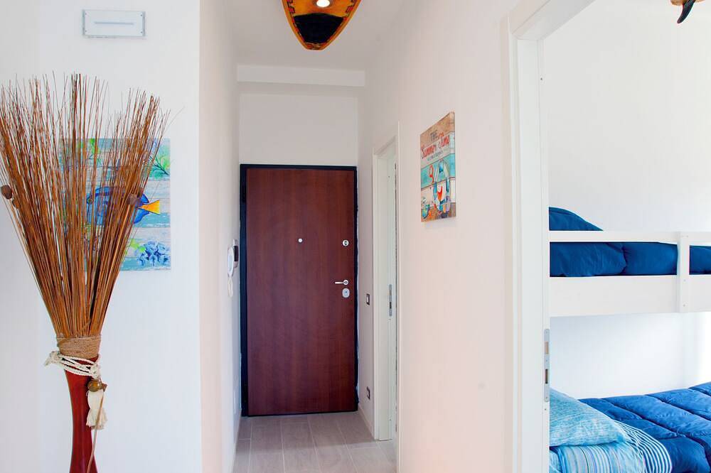 Ganze Wohnung, Apartment ideal for families with children, sea view, 200m from the beach in Anzio, Rom Provinz