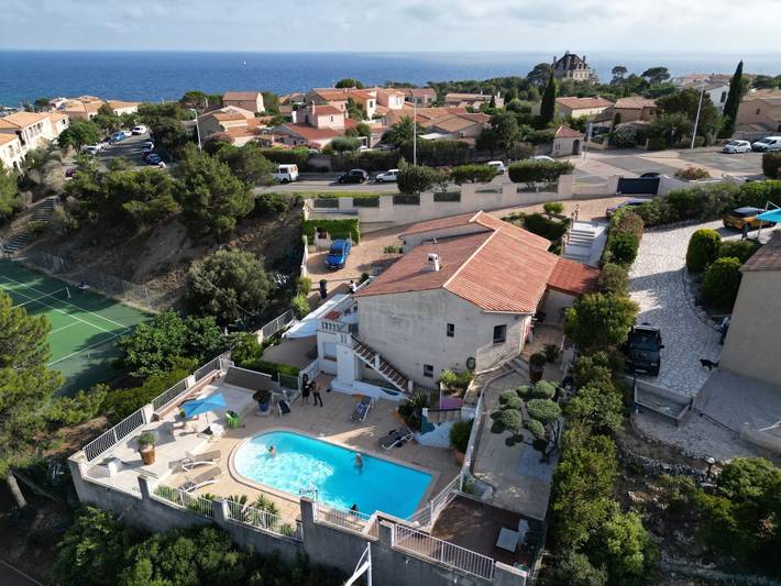 Appartement de vacances pour 4 personnes, avec jardin ainsi que piscine et terrasse