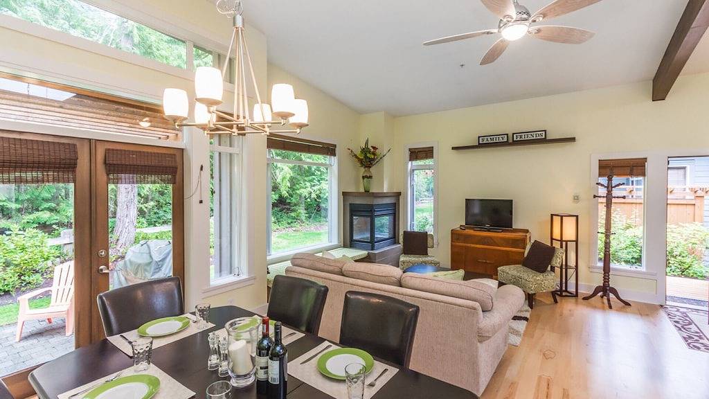 Tide's Reach Cabin: Forest Retreat nur Schritte von Rathtrevor Beach in Parksville, Regional District of Nanaimo