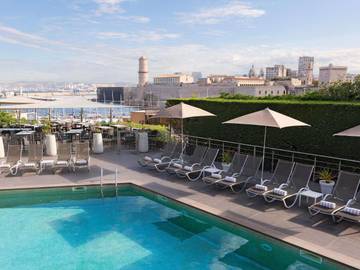 Hôtel pour 4 personnes, avec terrasse et piscine dans Plage des Catalans