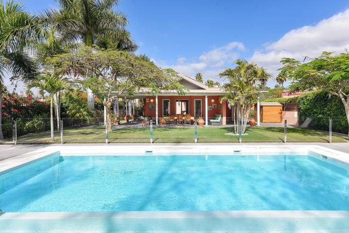 Villa pour 8 personnes, avec jardin ainsi que terrasse et piscine à Maspalomas
