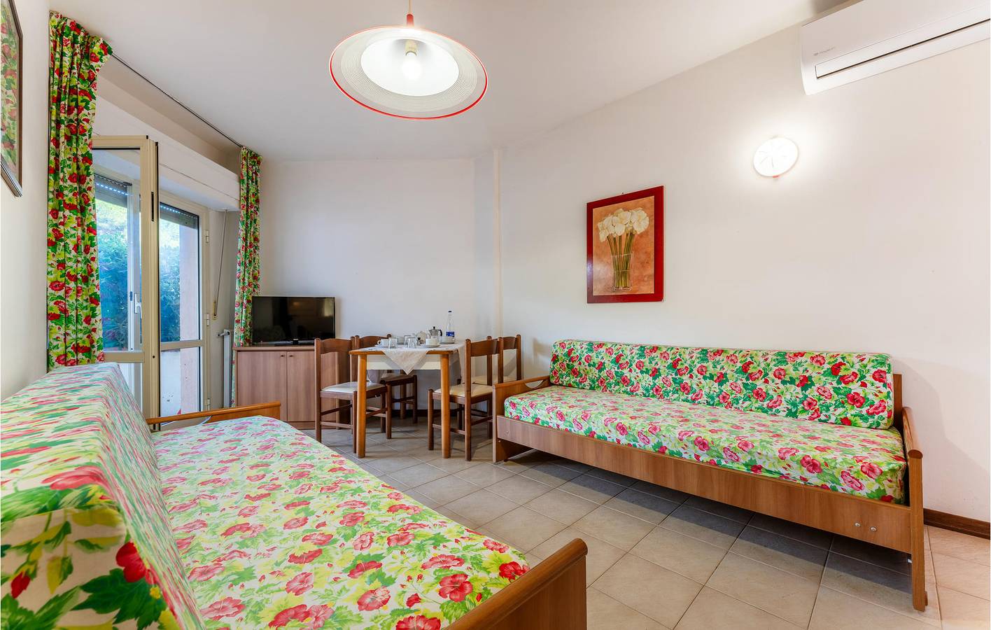 Entire holiday apartment, Beachside Haven with AC, Parking & Internet in Giannella, Grosseto Province