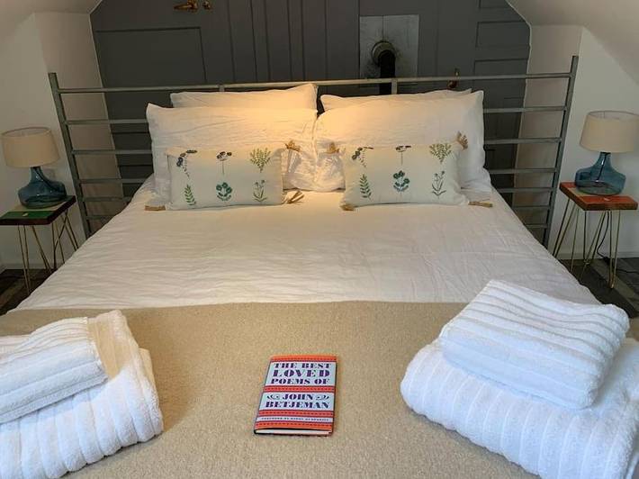 Gîte pour 2 personnes, avec jardin et vue à Lohuec