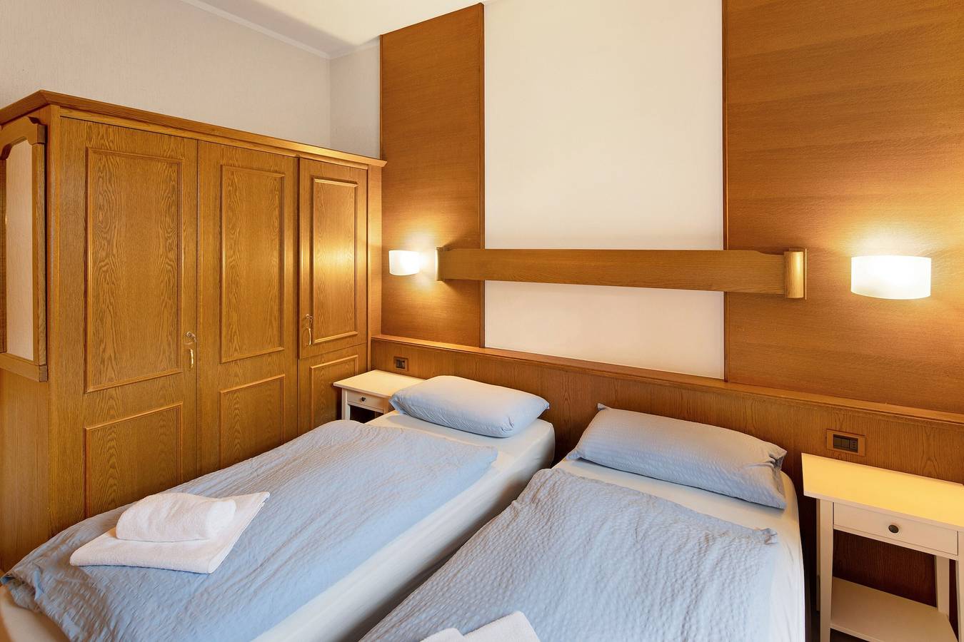 Entire studio, Holiday Apartment "Casa San Marco n 3" with Mountain View, Shared Garden & Wi-Fi in Livigno (Town), Livigno