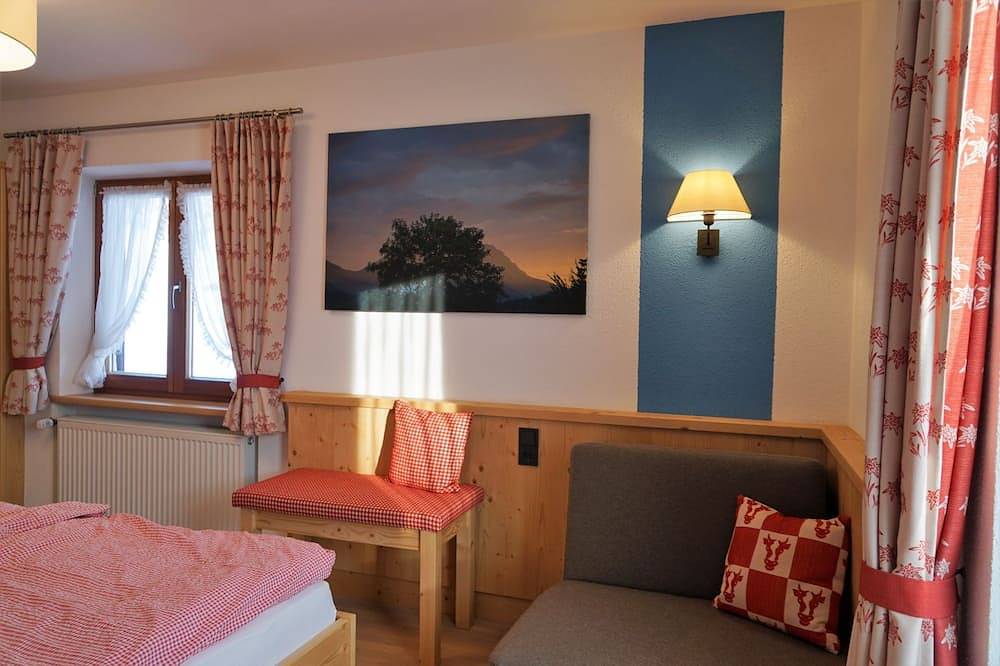 Ganze Wohnung, 2-Raum-Ferienwohnung, ca. 45qm mit sonnigem Südbalkon in Reit im Winkl, Bayerische Alpen