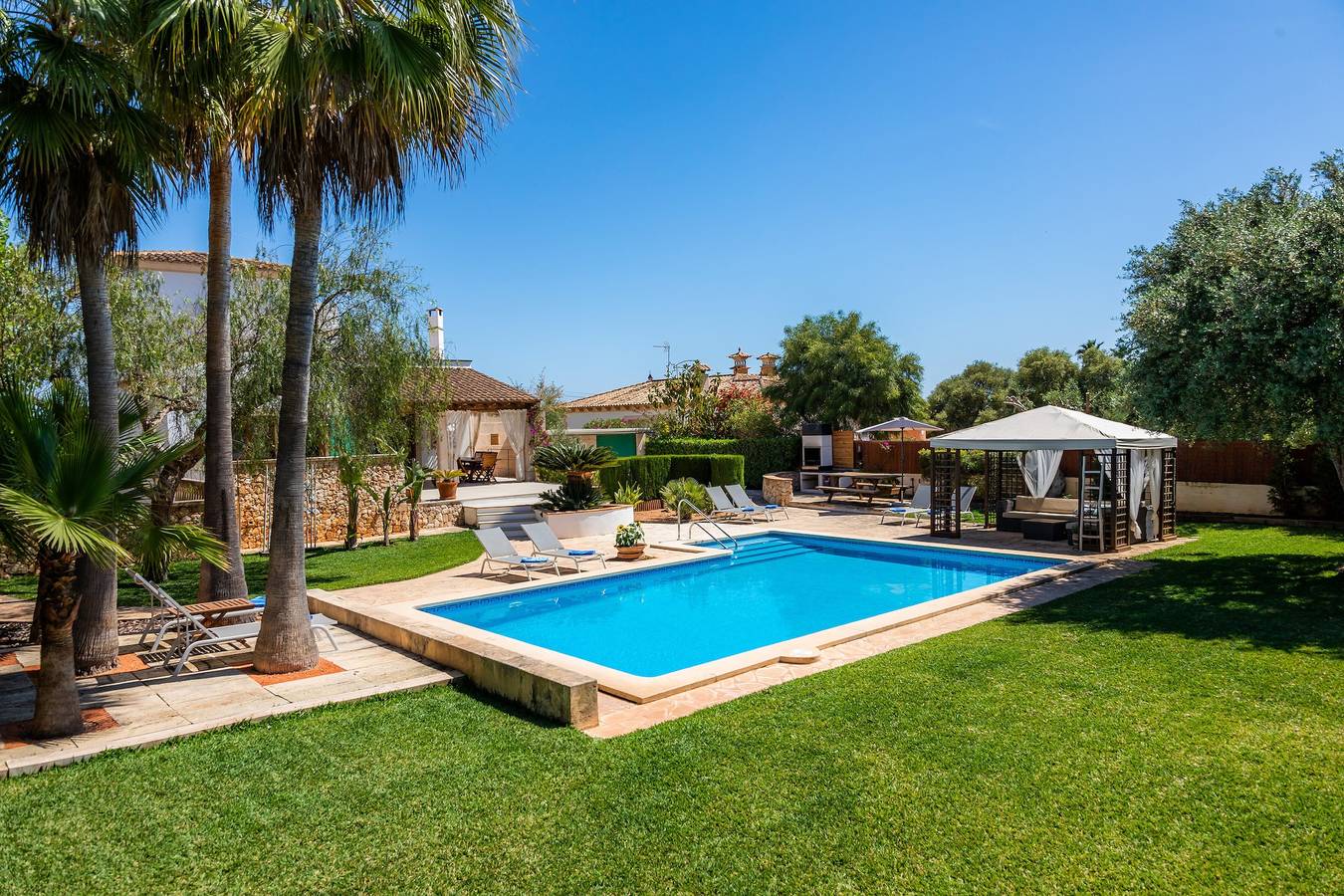 Villa 'Rico' with Mountain View, Pool & Wi-Fi in Portocolom, Felanitx