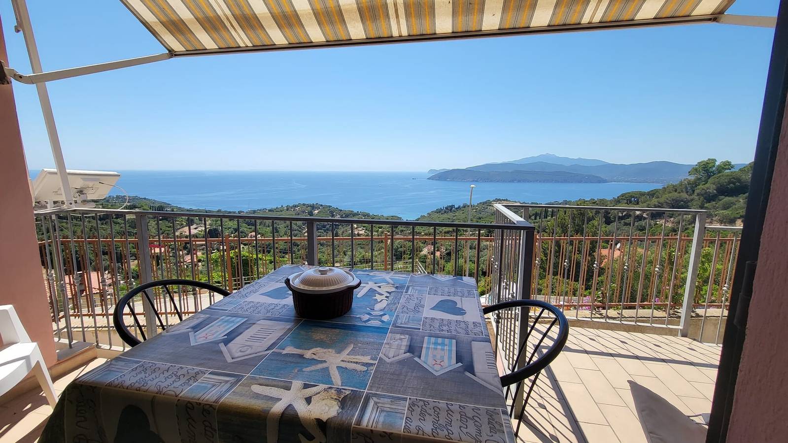 Ganze Wohnung, Ferienwohnung "Bellavista" mit Meerblick, Privatem Balkon und Terrasse in Capoliveri, Elba