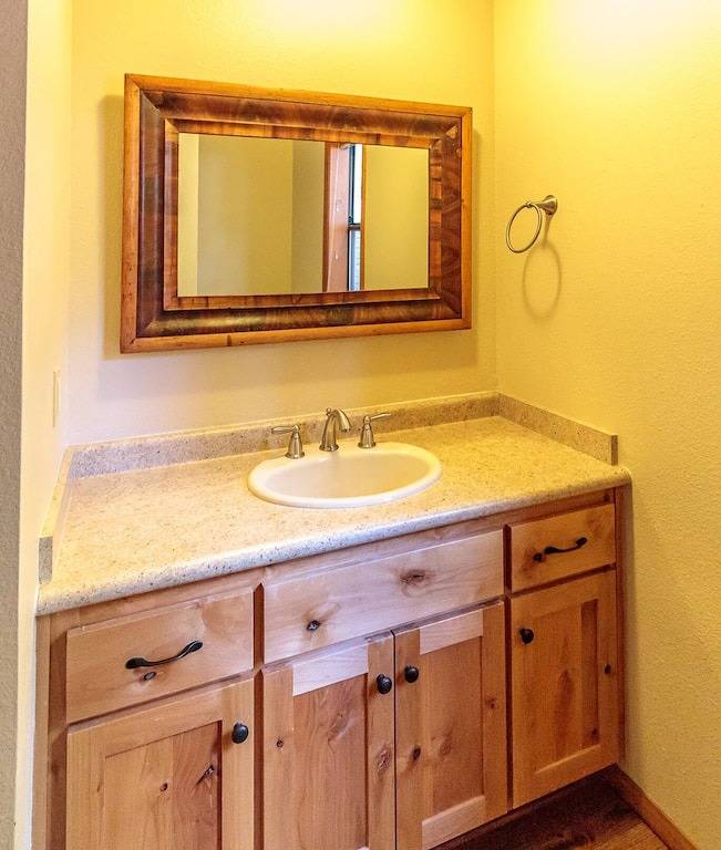 Log Cabin for 15 Guests in Bass Lake, Madera County