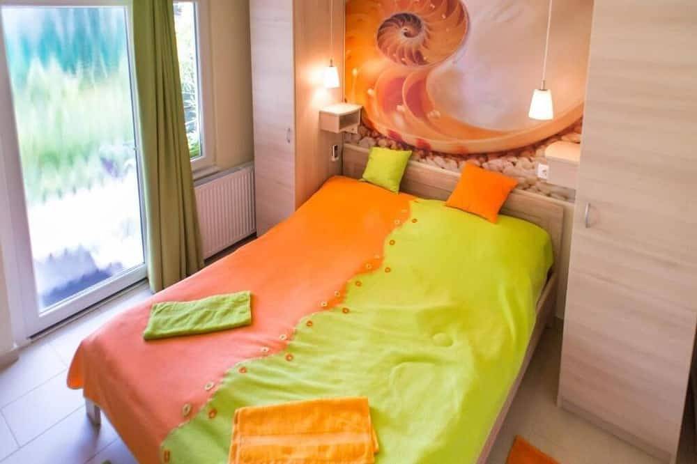 Ganze Wohnung, Charming studio \"Nautilus\" on the shores of Lake Balaton in Balatongyörök, Balaton Hochland Nationalpark