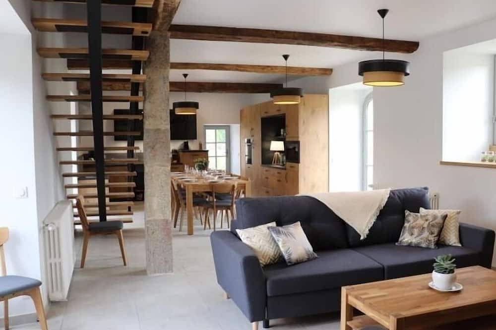 Casa rural con encanto del siglo Xviii, piscina cubierta, accesible para Pmr, capacidad 10 personas in Les Herbiers, Valle del Loira
