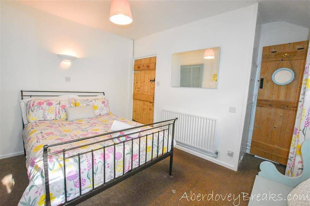 Traditional 2 Bedroom Fisherman's Cottage, Centre of Aberdovey, Pets Welcome . in Aberdyfi, Aberdovey