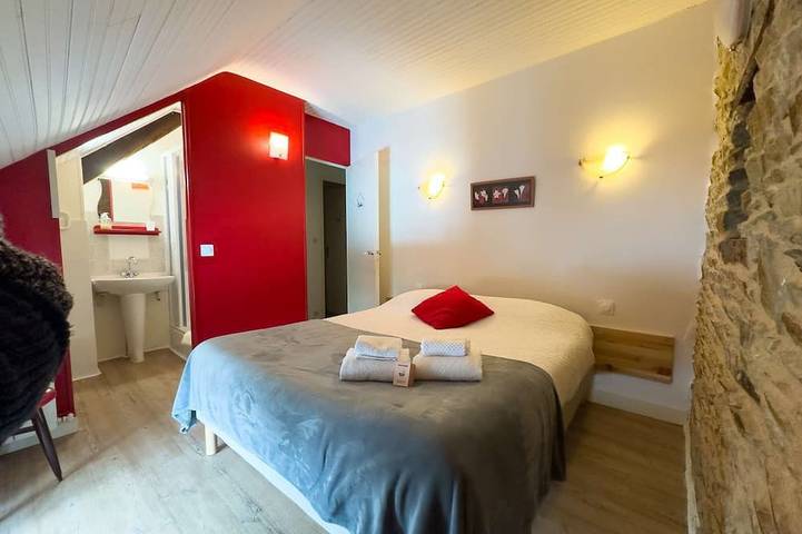 Gîte pour 6 personnes, avec piscine ainsi que sauna et jardin à Vessey - 3