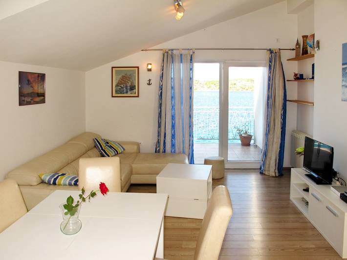 Ferienwohnung für 6 Personen, mit Balkon und Terrasse in Grad Šibenik - 4