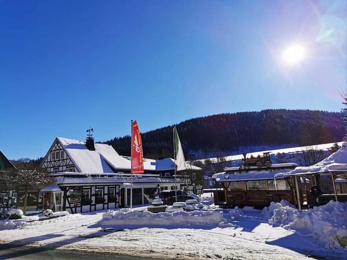 Hotel für 2 Personen, mit Terrasse und Garten sowie Sauna und Ausblick in Züschen