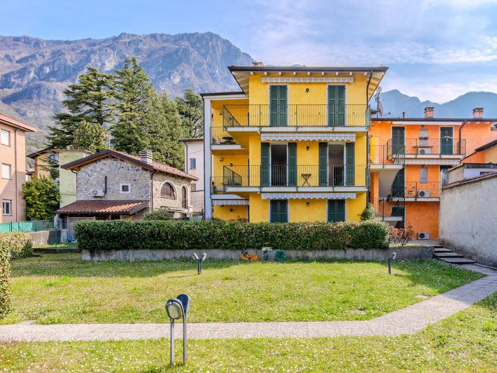 Appartement de vacances pour 4 personnes, avec Balcon ainsi que Jardin et Vue sur le lac à Lierna