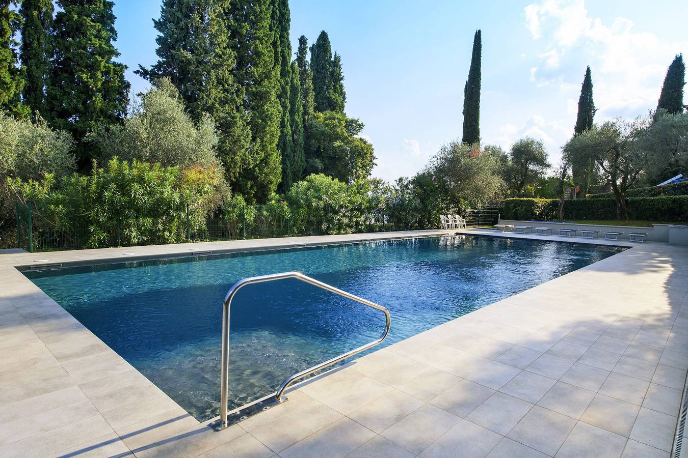 Ganze Wohnung, Ferienwohnung 'Gardoncino mit Pool' mit Blick auf den See, Gemeinschaftspool und Wi-Fi in Gardone Riviera, Gardasee-Berge