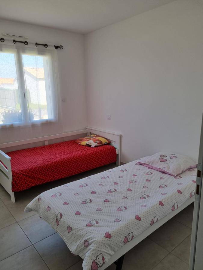 Gîte pour 4 personnes, avec jardin et vue à Vairé - 2