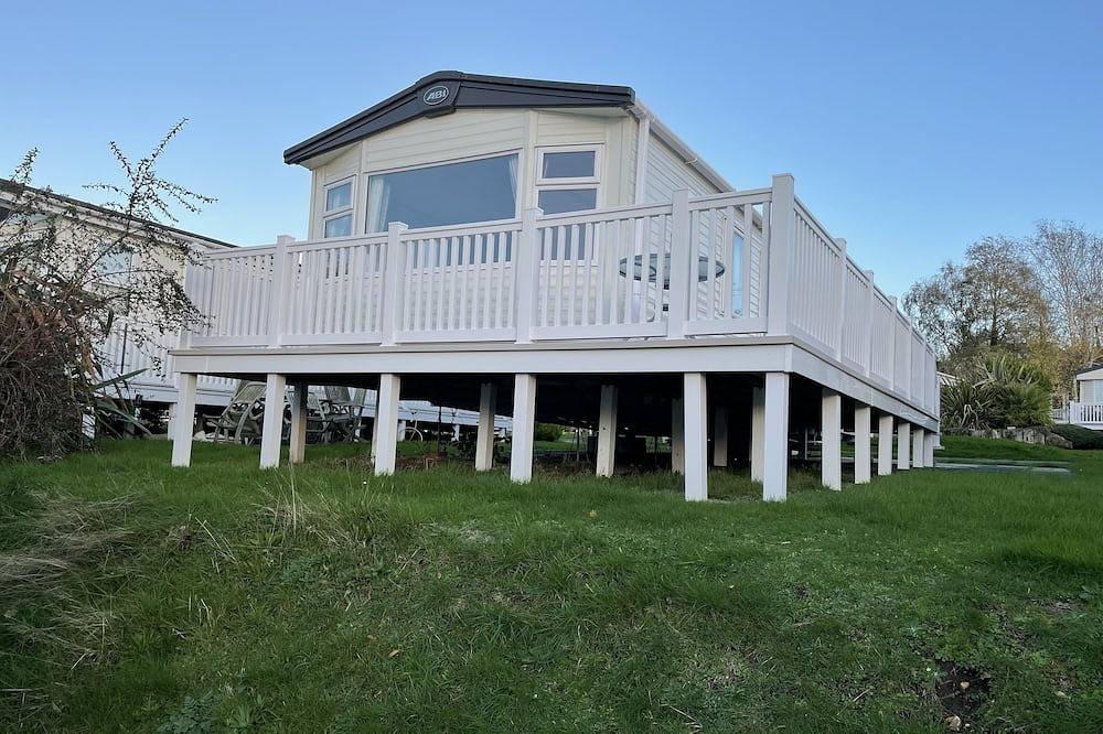 Azalea lovely dog free caravan on Rockley Park, Poole in Poole, Poole Harbour