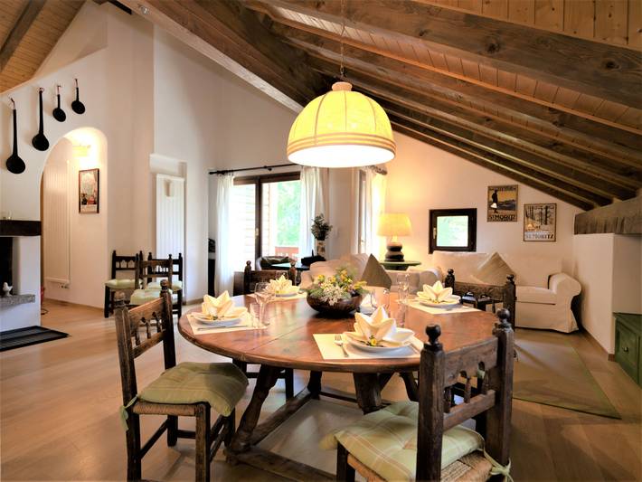Ferienwohnung für 4 Personen, mit Balkon und Garten sowie Ausblick in Silvaplana