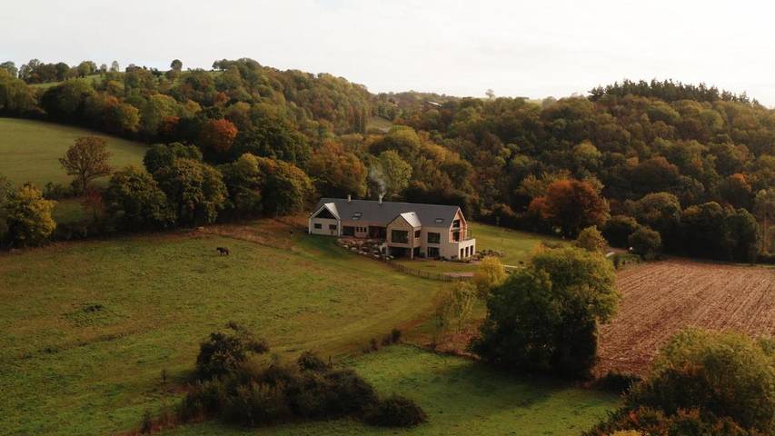 Location de vacances pour 2 personnes, avec vue et jardin à Le Bô
