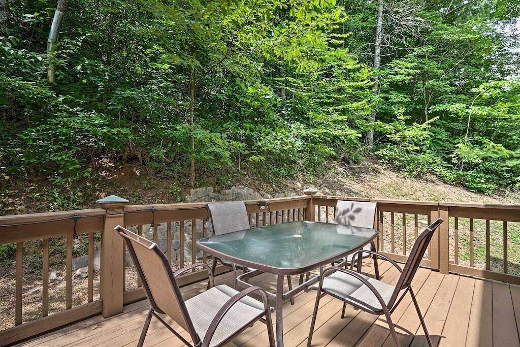 Mountain Cabin Getaway w/Hot Tub & Fire Pit! in Blount County