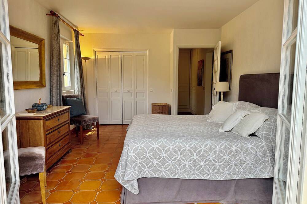 Ganze Wohnung, Schöne geräumige Wohnung im Zentrum des Dorfes, sehr ruhig und sonnig in Paloma Beach, Saint-Jean-Cap-Ferrat