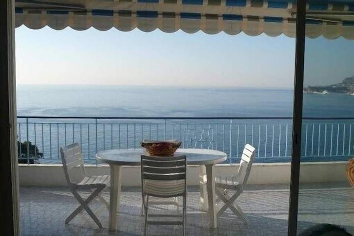 Location de vacances pour 4 personnes, avec balcon et piscine à Roquebrune-Cap-Martin