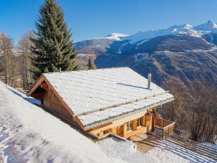 Ferienhaus für 10 Personen, mit Balkon und Terrasse sowie Pool und Sauna im Wallis