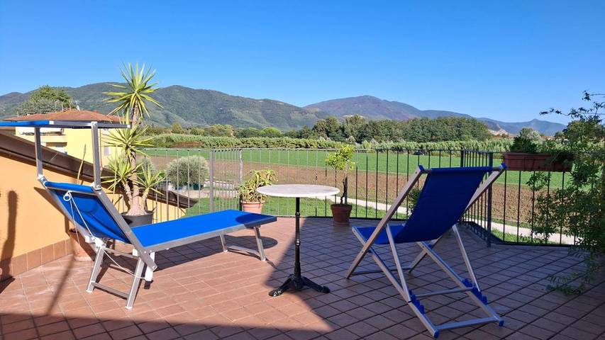 Ferienhaus für 6 Personen, mit Balkon und Terrasse sowie Garten und Ausblick in Vecchiano
