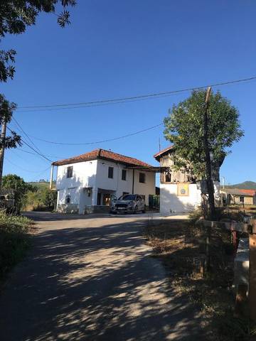 Casa rural para 6 personas, con piscina además de vistas y jardín en Grado